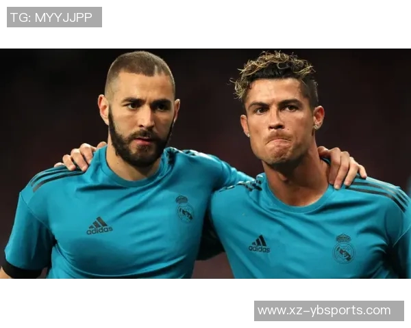 哈兰德分享与家人温馨合照感慨兄弟情深老大陪伴温暖心灵